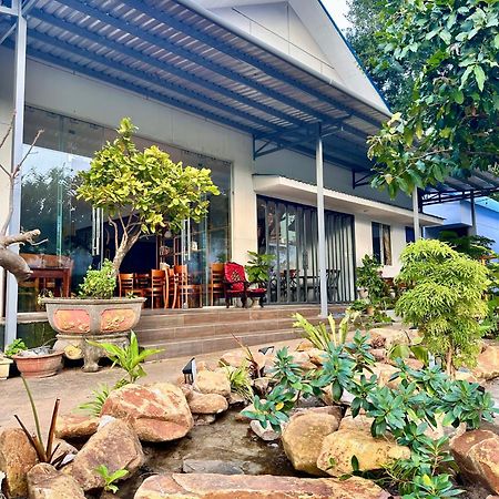 Bungalow Hotel Chi Khu Co Ong Bagian luar foto