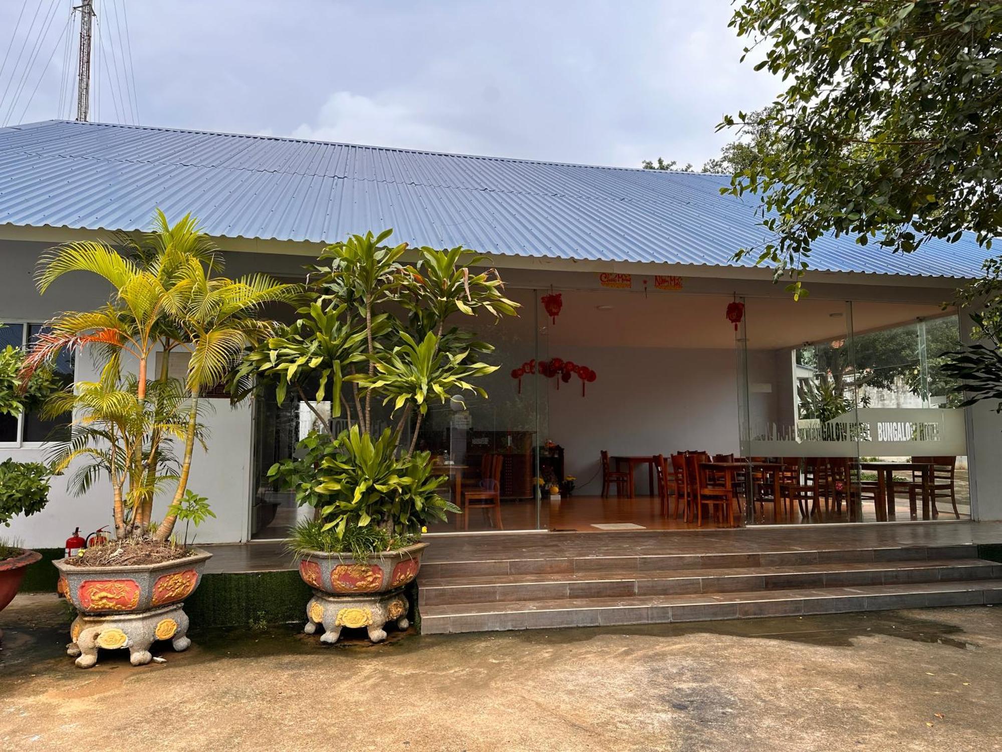 Bungalow Hotel Chi Khu Co Ong Bagian luar foto