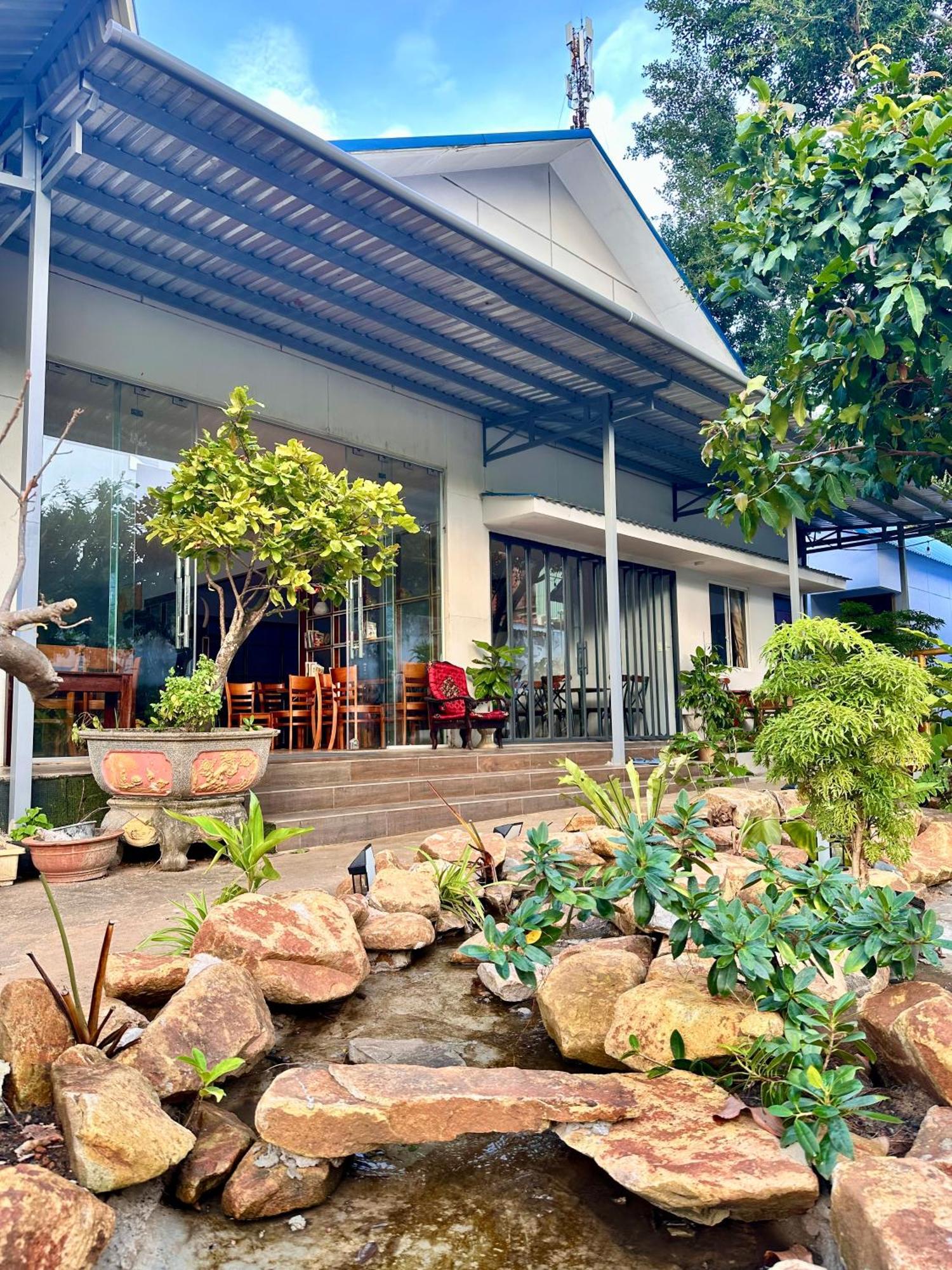 Bungalow Hotel Chi Khu Co Ong Bagian luar foto