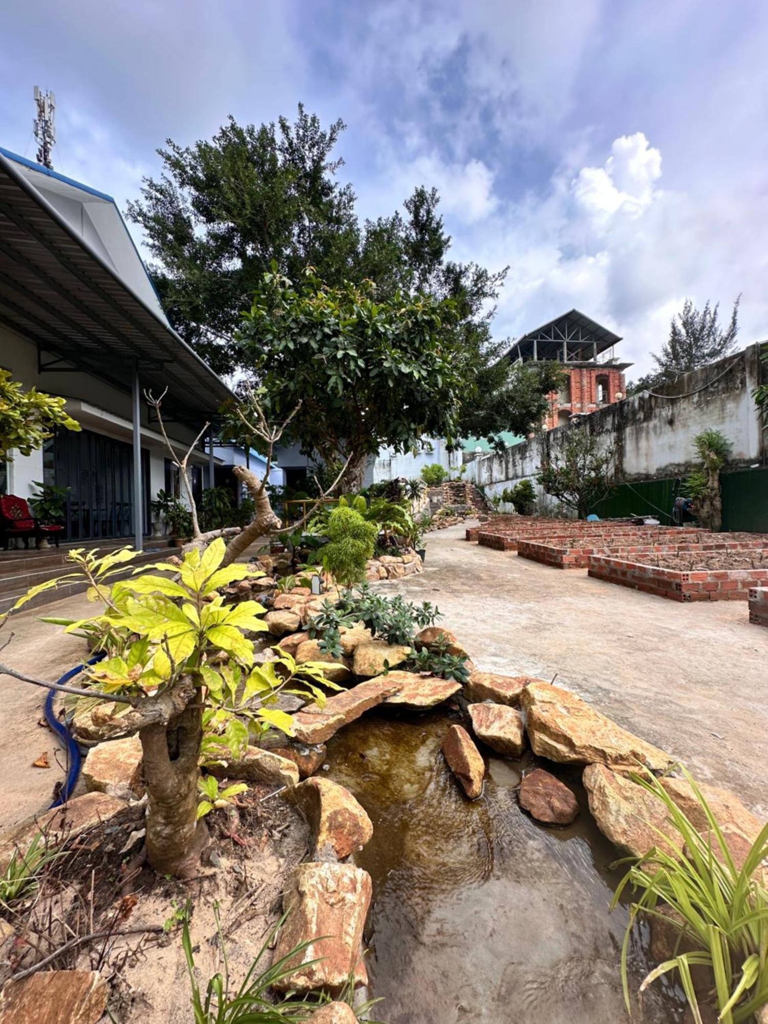 Bungalow Hotel Chi Khu Co Ong Bagian luar foto