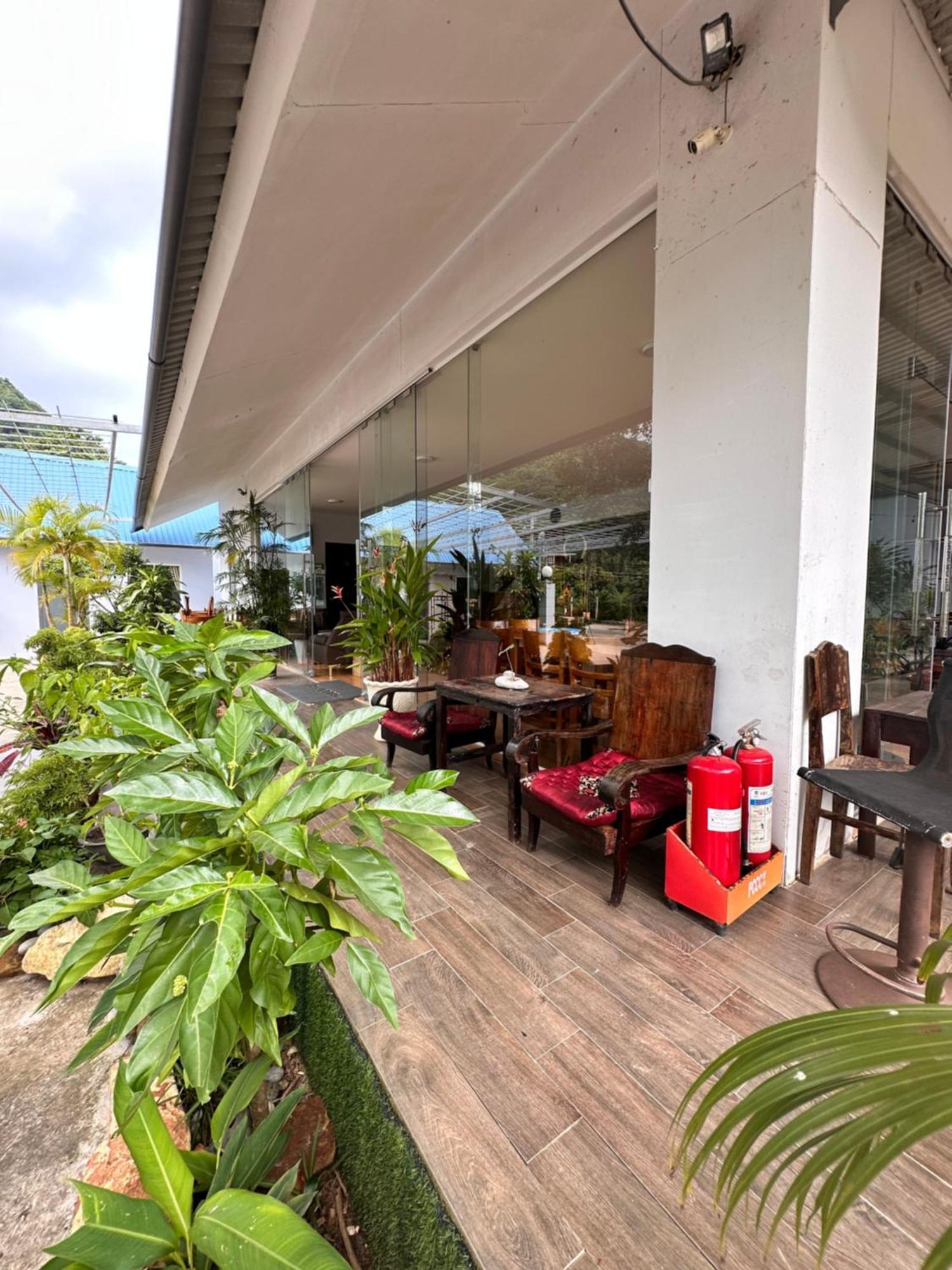 Bungalow Hotel Chi Khu Co Ong Bagian luar foto
