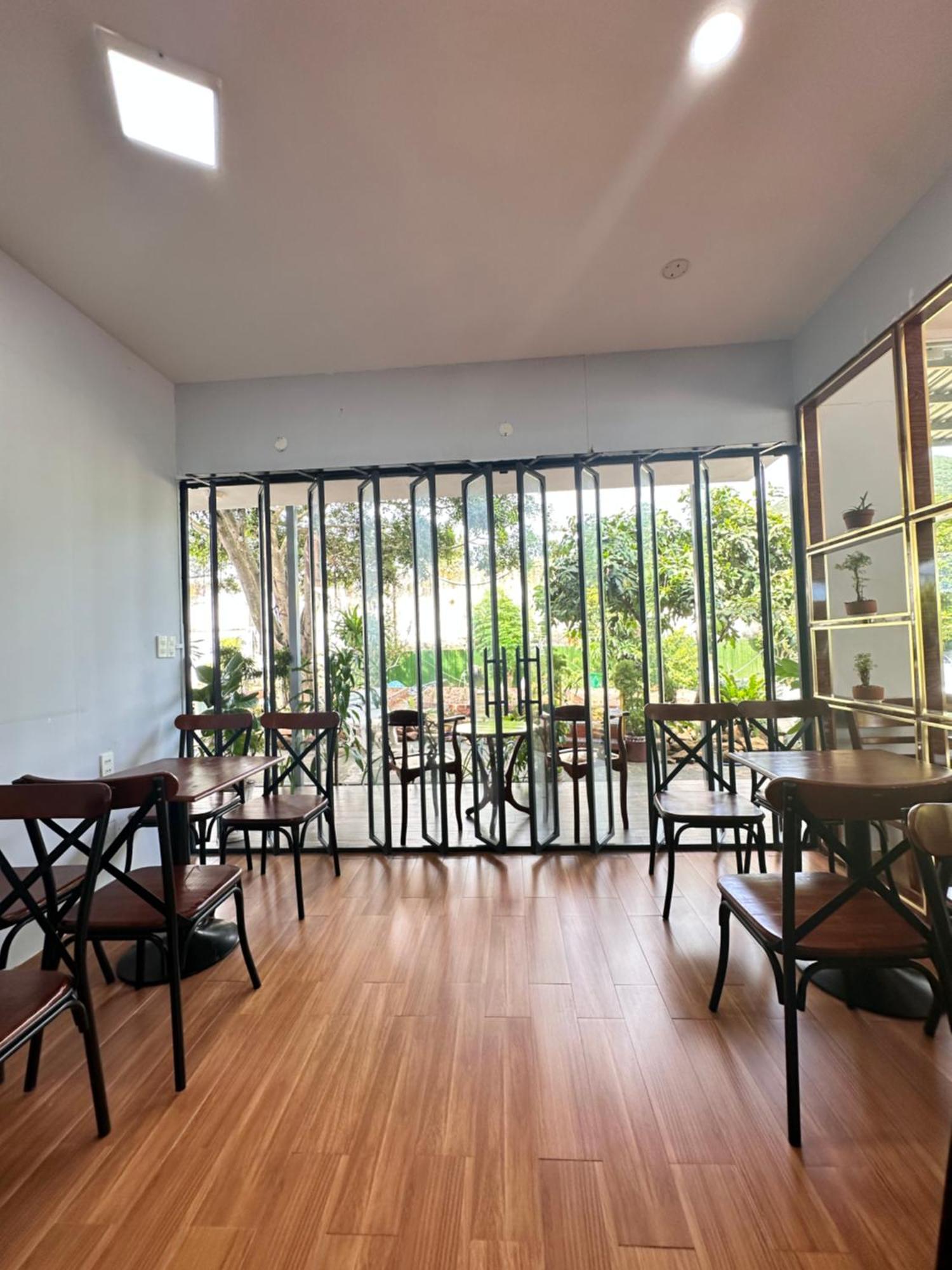 Bungalow Hotel Chi Khu Co Ong Bagian luar foto