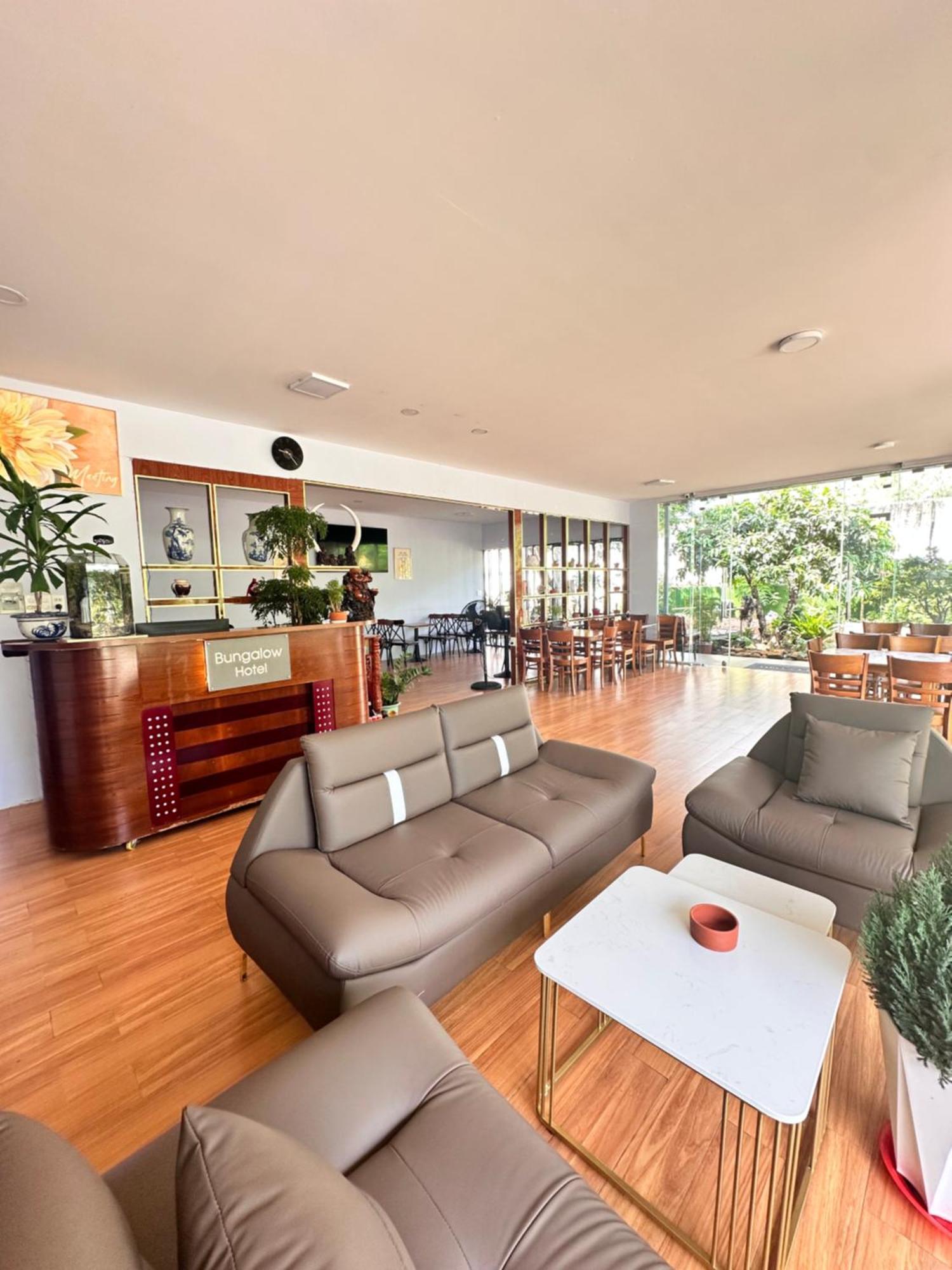Bungalow Hotel Chi Khu Co Ong Bagian luar foto