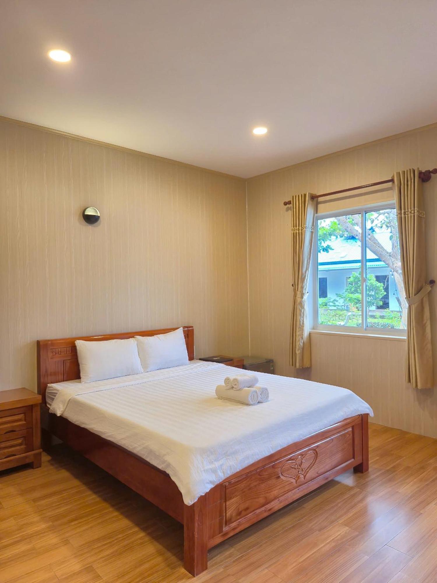 Bungalow Hotel Chi Khu Co Ong Bagian luar foto