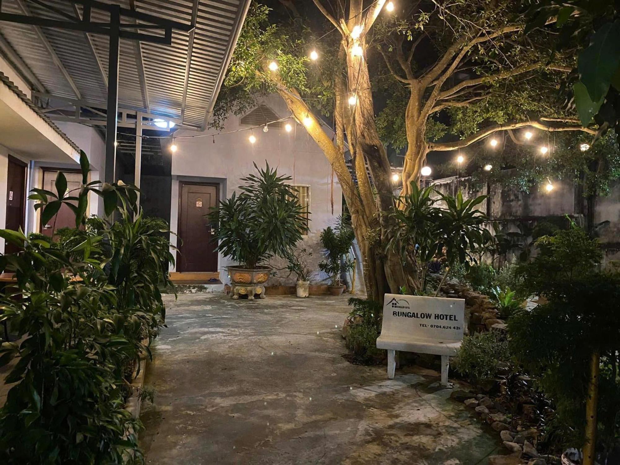 Bungalow Hotel Chi Khu Co Ong Bagian luar foto